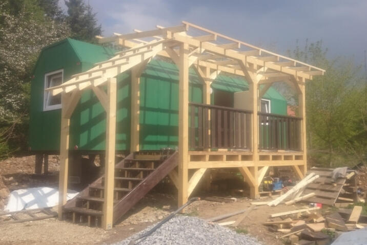 Zastřešená terasa k maringotce