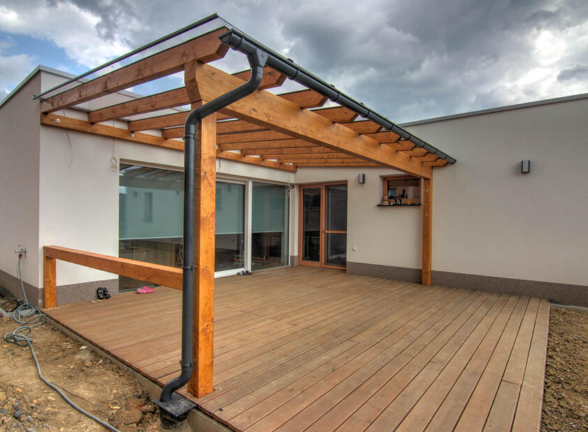 Zastřešená pergola k novostavbě